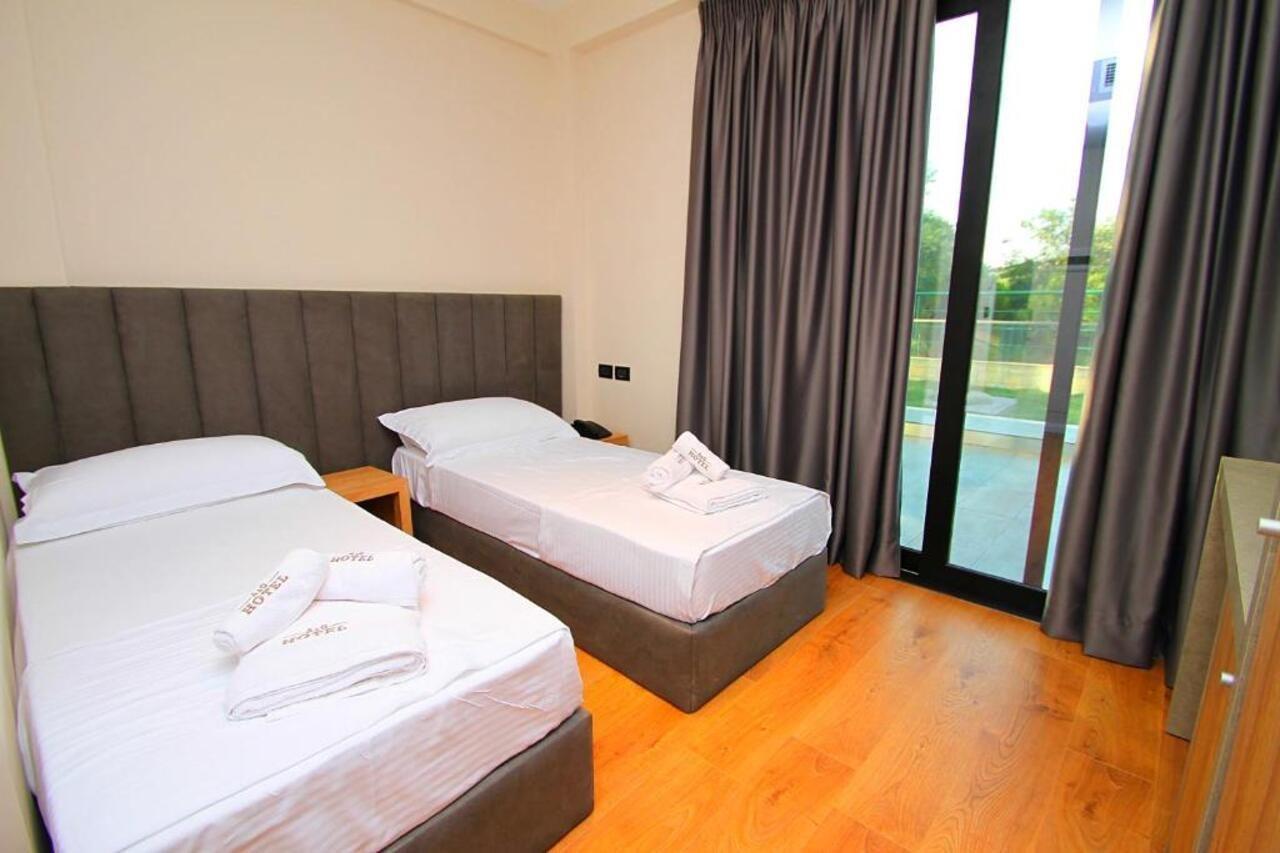 A&G Hotel Radhimë Екстериор снимка