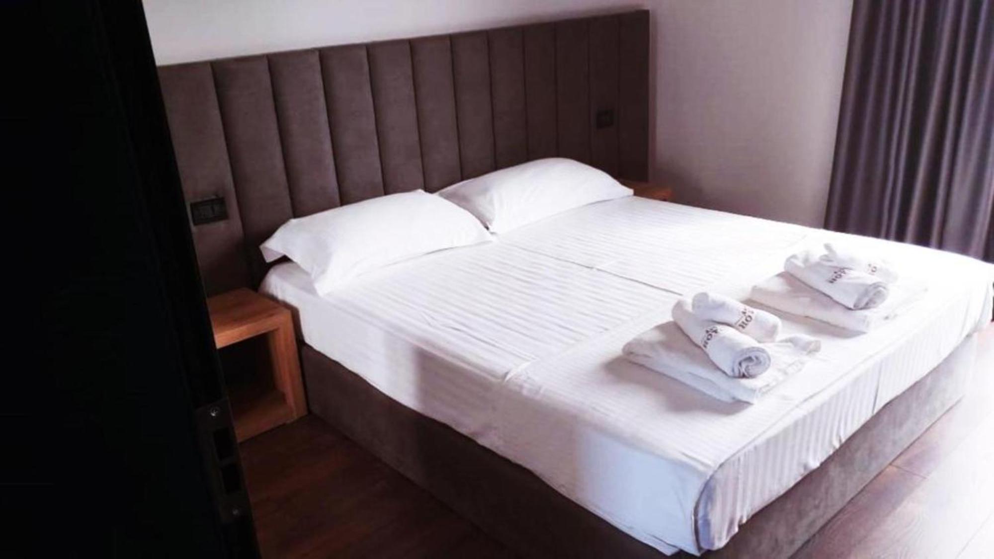 A&G Hotel Radhimë Екстериор снимка