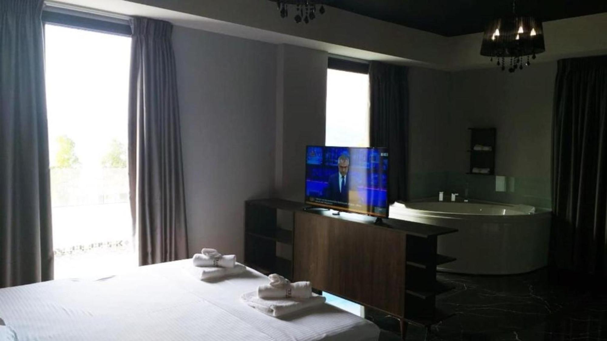 A&G Hotel Radhimë Екстериор снимка