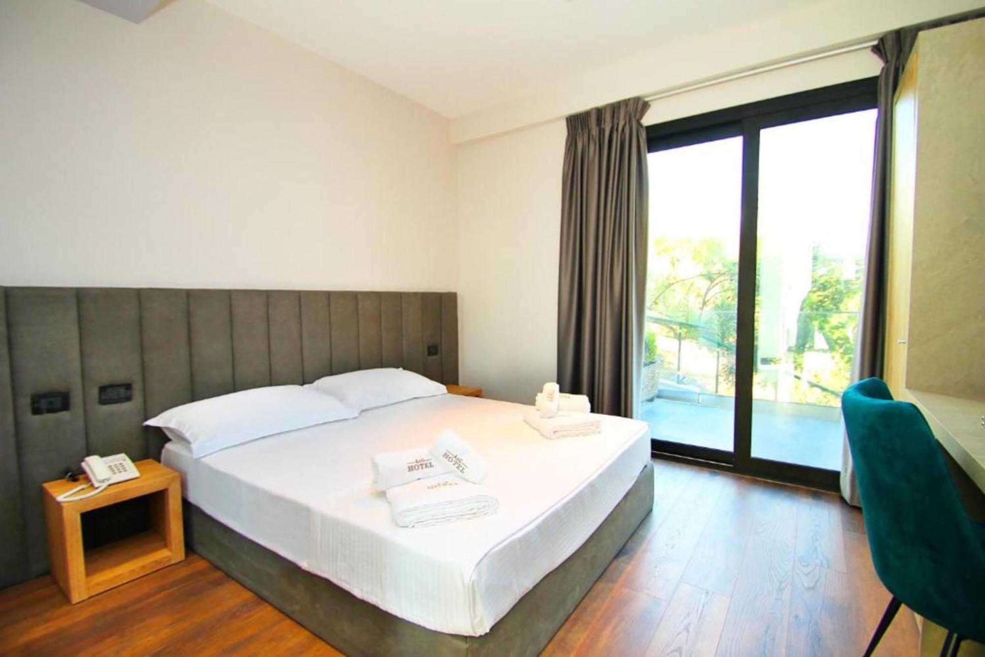 A&G Hotel Radhimë Екстериор снимка