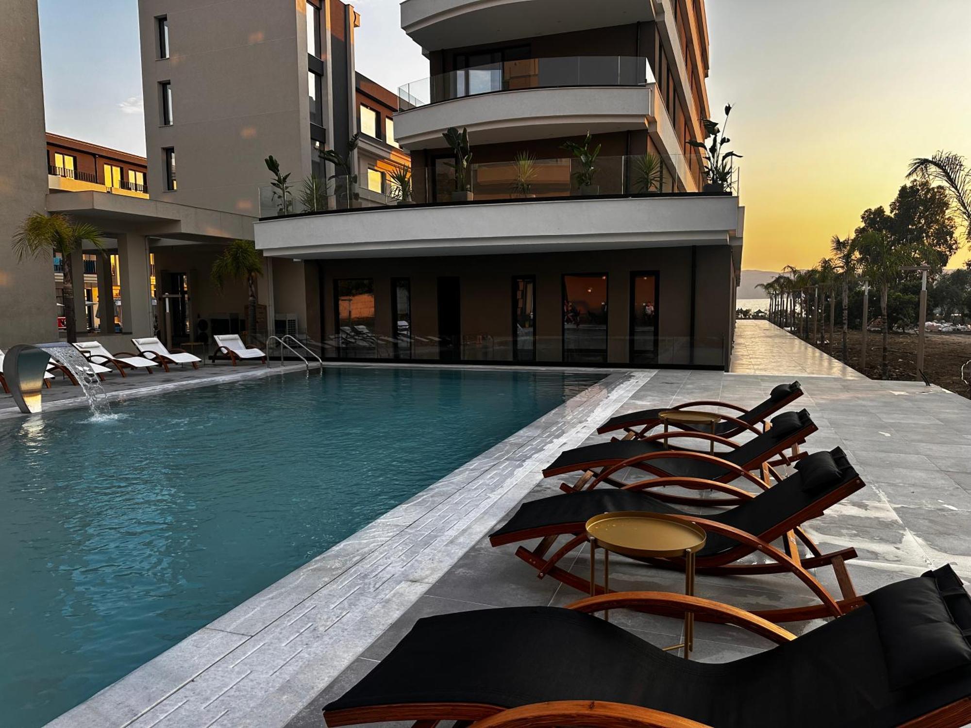 A&G Hotel Radhimë Екстериор снимка