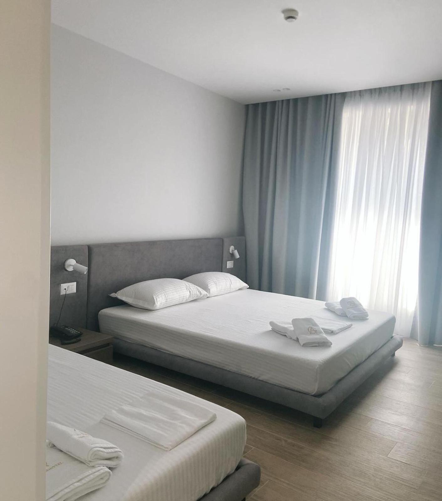 A&G Hotel Radhimë Екстериор снимка
