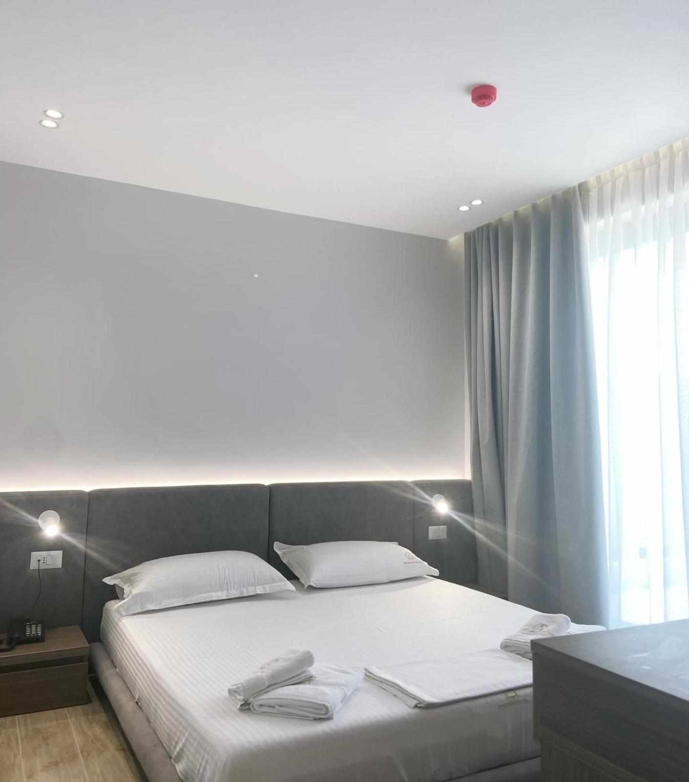 A&G Hotel Radhimë Екстериор снимка