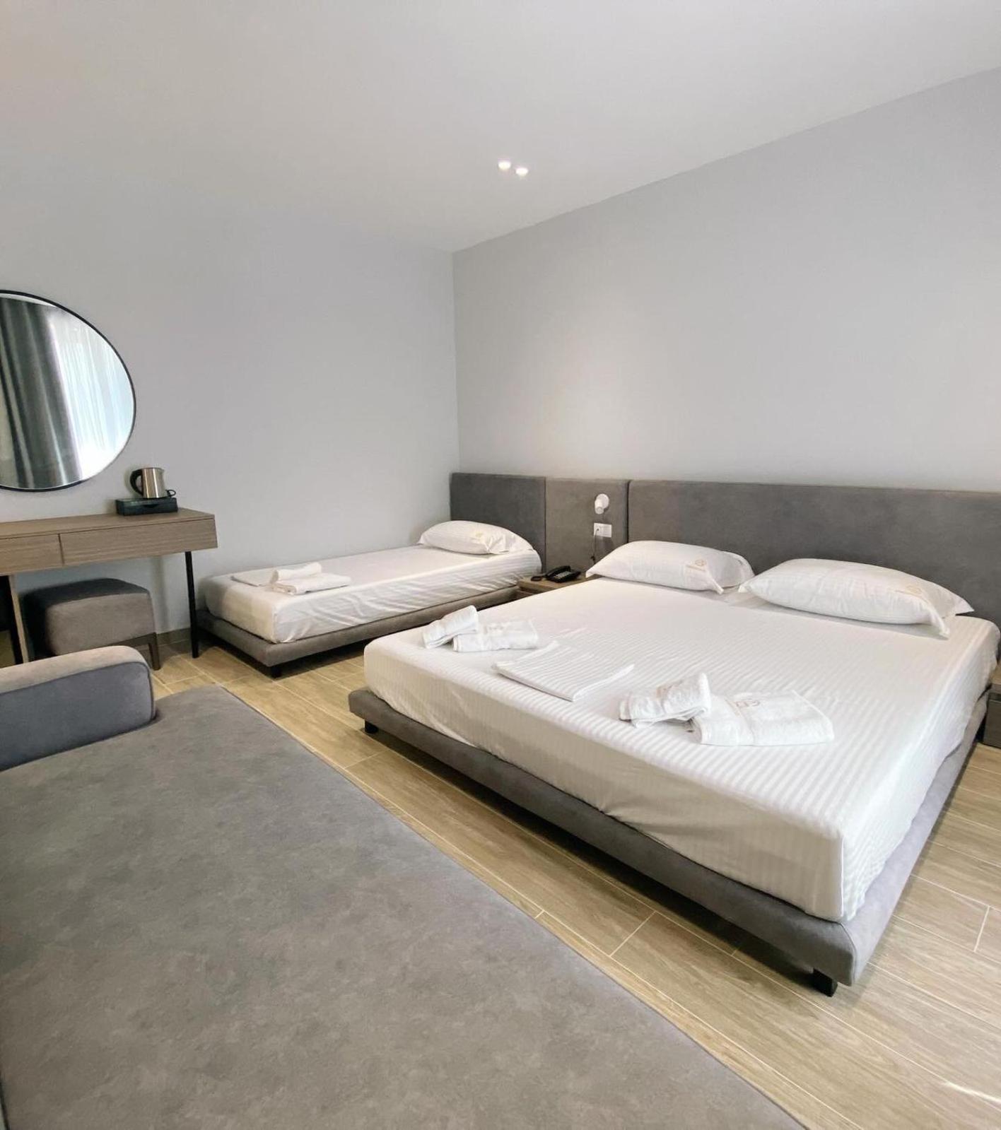 A&G Hotel Radhimë Екстериор снимка