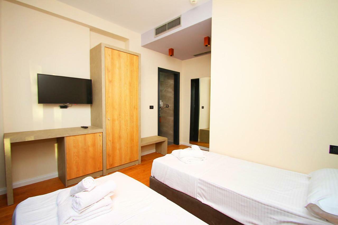 A&G Hotel Radhimë Екстериор снимка