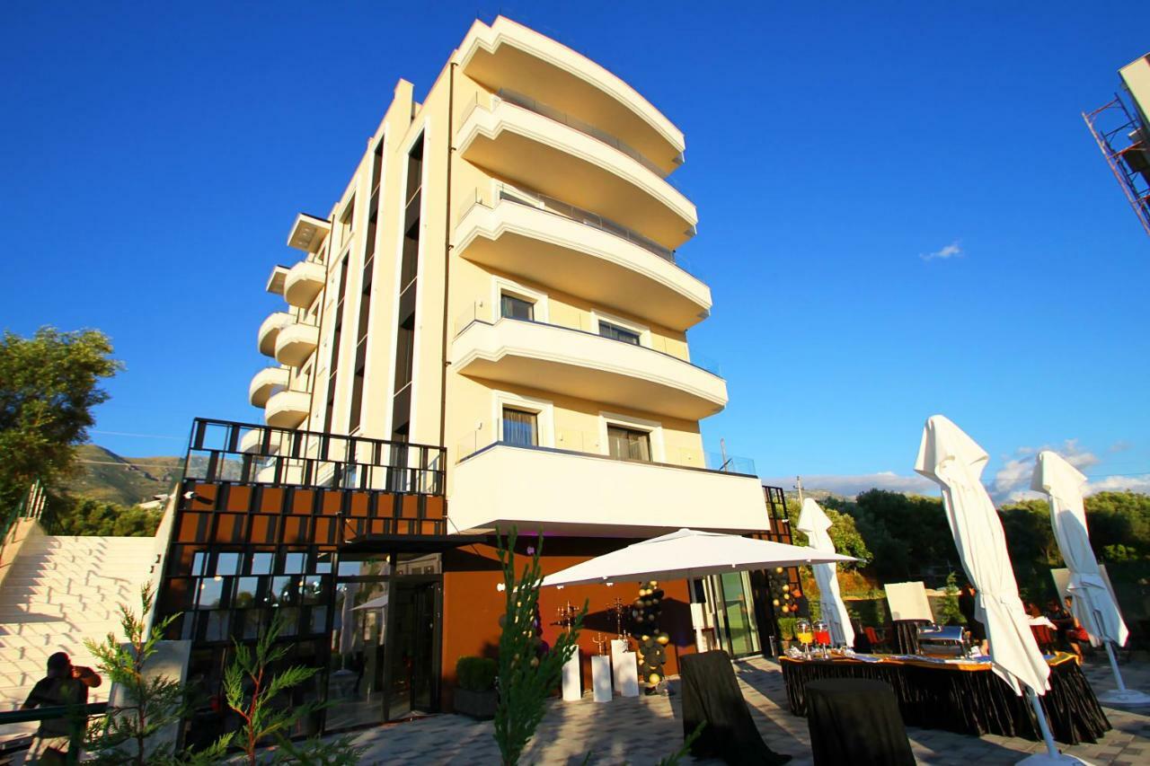 A&G Hotel Radhimë Екстериор снимка
