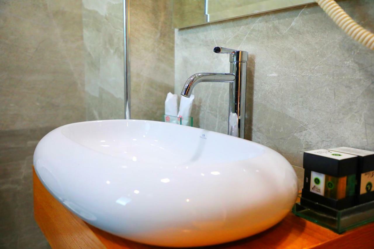 A&G Hotel Radhimë Екстериор снимка