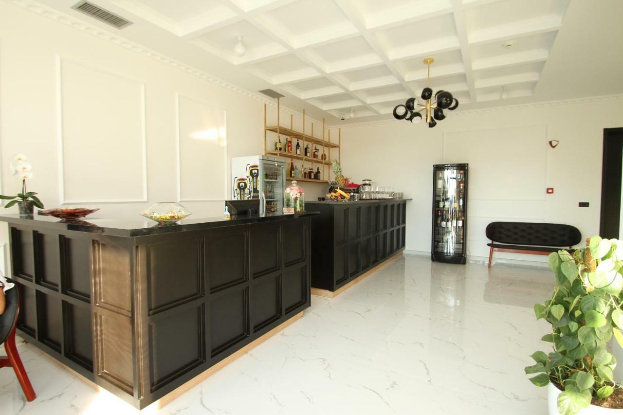 A&G Hotel Radhimë Екстериор снимка