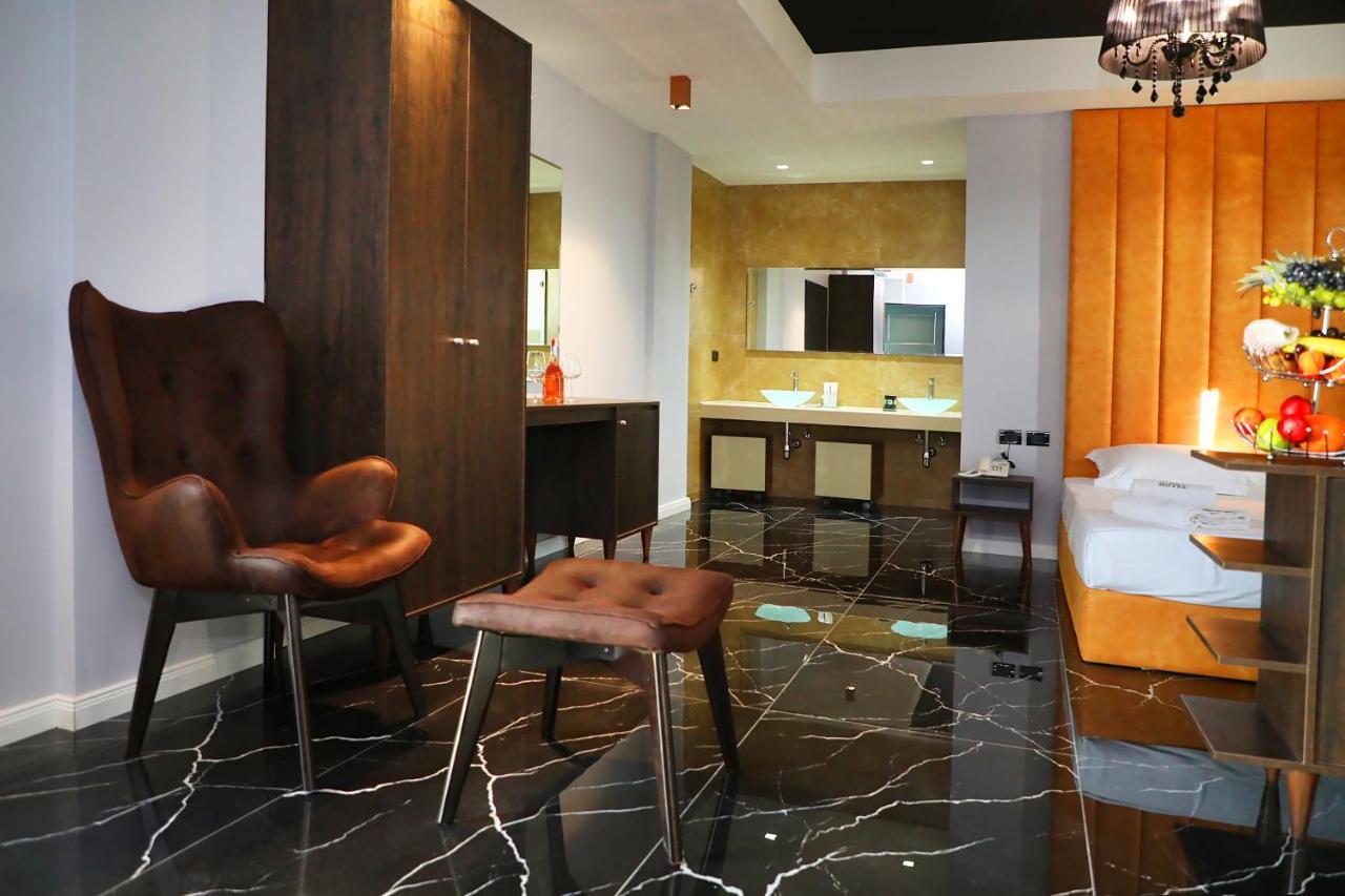 A&G Hotel Radhimë Екстериор снимка